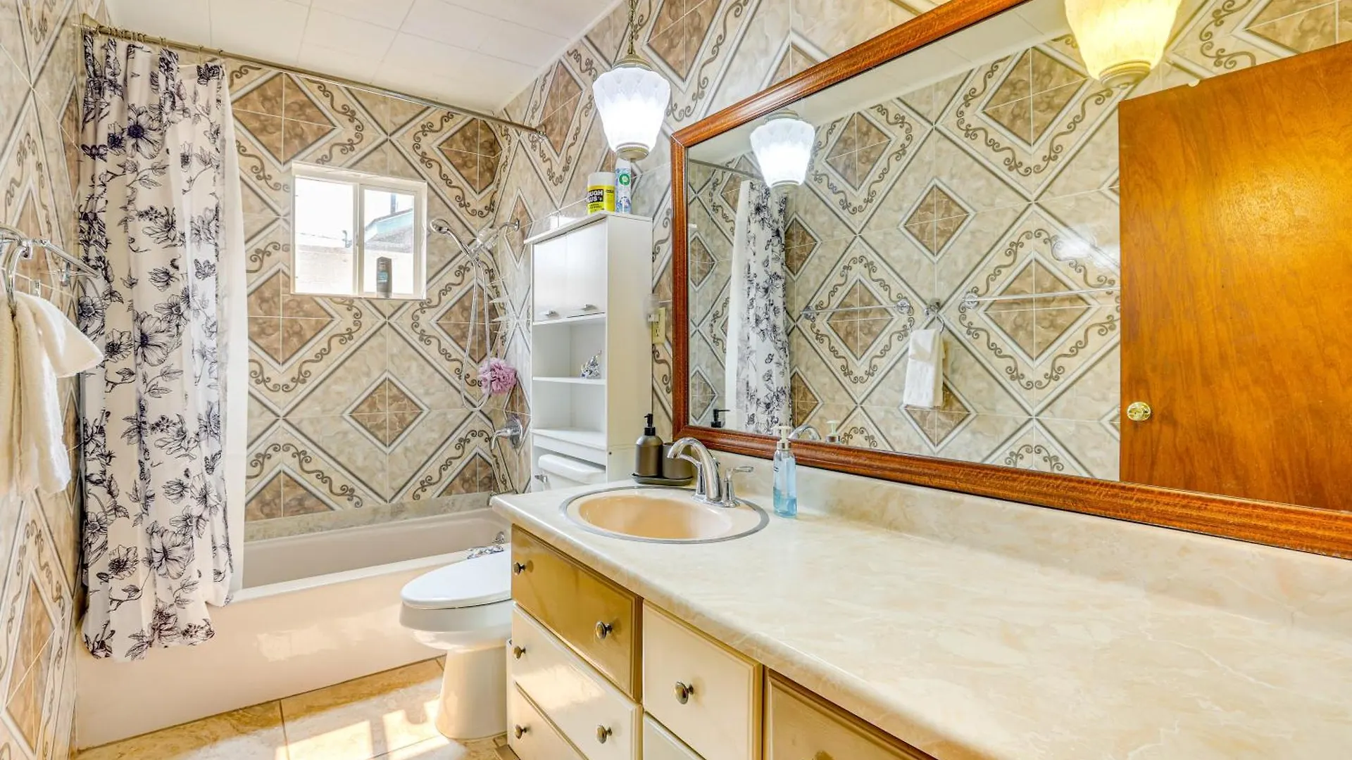 Pet-Friendly Home Near Downtown Henderson Las Vegas Casa de Férias